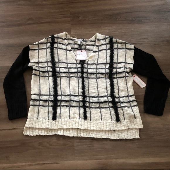 Bisou Bisou Michele Bohbot White Black Plaid V-neck Knit Sweater Women Size M - Picture 1 of 8